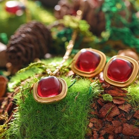 18K Gold Plated Red Crystal Pendant Necklace - Picture 2 of 5